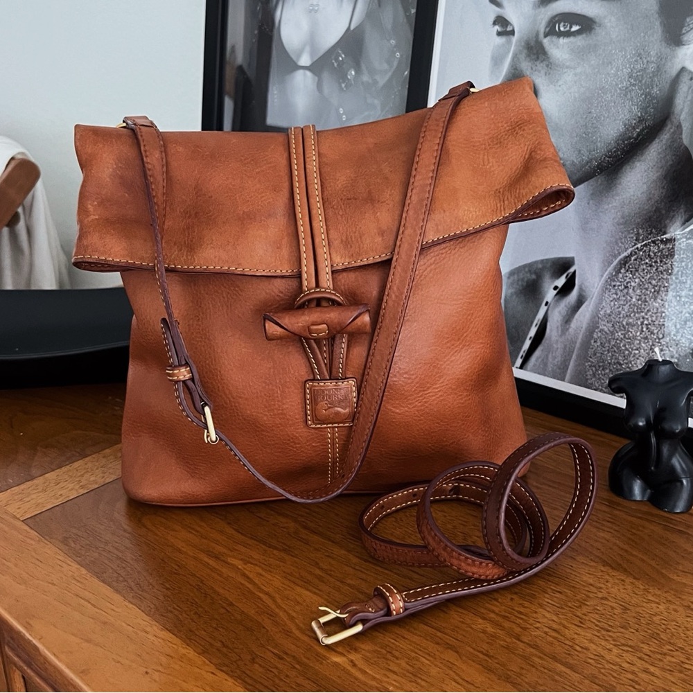 RESTORED VINTAGE DOONEY & BOURKE FLORENTINE TOGGLE LEATHER CROSSBODY BAG - Picture 3 of 14